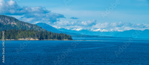 Tableau sur toile Stunning scenery along the inside passage in Alaska, USA
