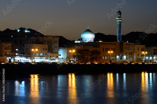 Panorama de Mutrah de noche, Sultanato de Omán