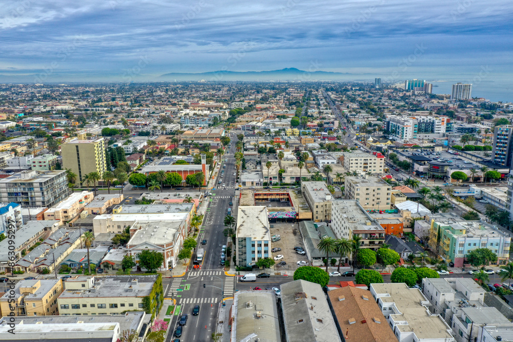 Obraz premium Aerial View of Long Beach Skyline