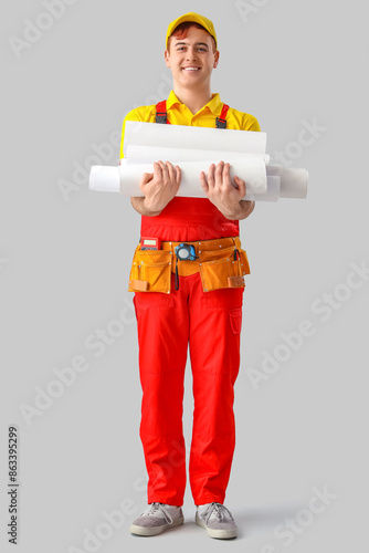 Male electrician with house...