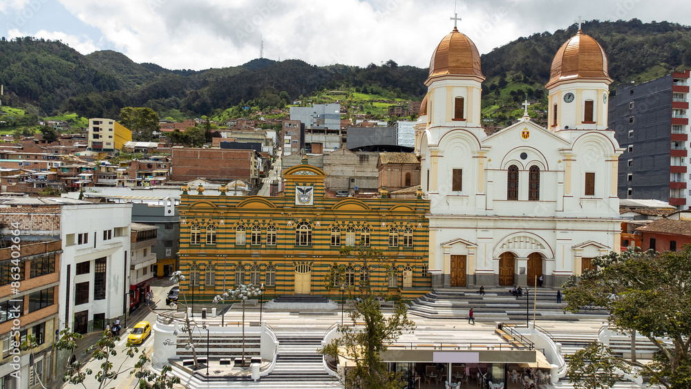 Obraz premium Yarumal, Antioquia. Colombia - June 22, 2024. Minor Basilica of Our Lady of Mercy and Rosenda Torres School.