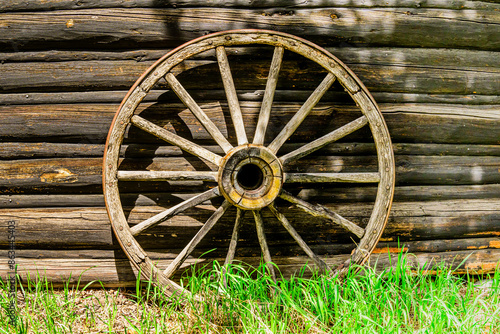 Fotografie old wagon wheel