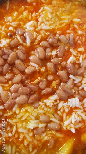 Textura de sopa de feijão com arroz branco. photo