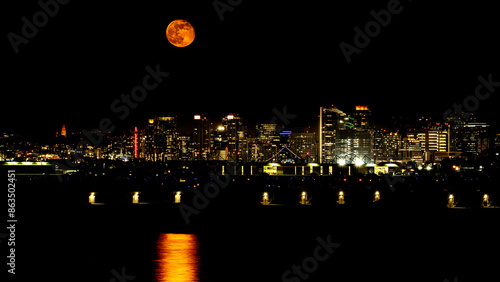 Φωτογραφία Moonrise over San Diego