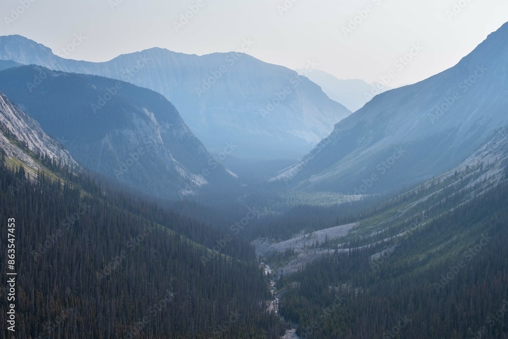 Obraz premium Dramatic landscapes in the Canadian Rocky Mountains with fog on the background of high mountain lakes