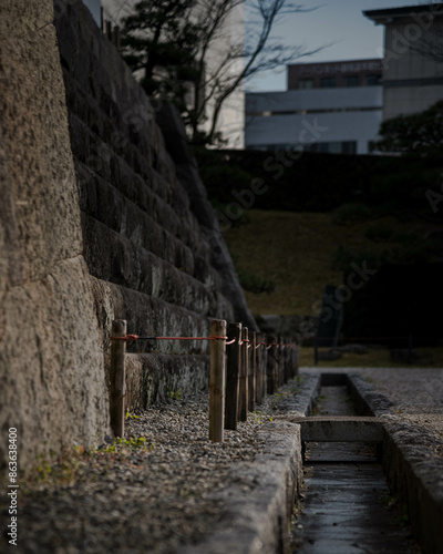 수로와 벽면의 모습 photo