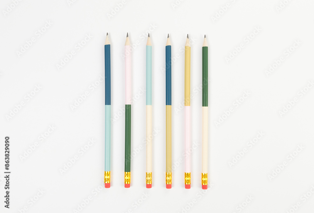 Obraz premium Top view of colorful pencils on white background. School, office, art wallpaper. Flat lay, copy space.