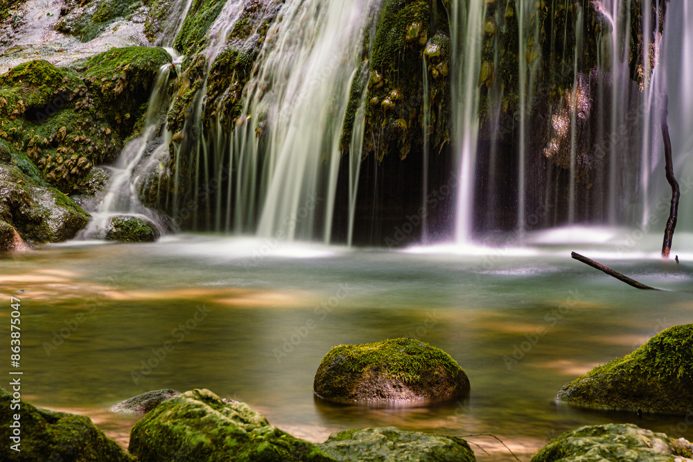 Obraz premium Wasserfall (Lutterfall) in Großbartloff, Thüringen