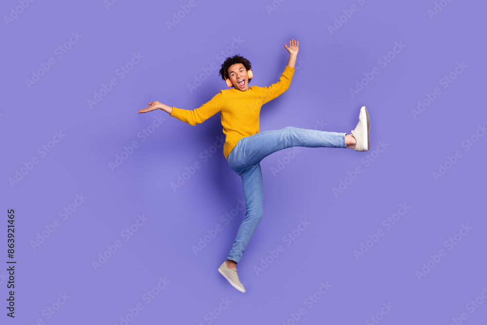 Photo of overjoyed crazy funny man wear trendy yellow clothes have fun good mood isolated on purple color background Photo of overjoyed crazy funny man wear trendy yellow clothes have fun good mood isolated on purple color background