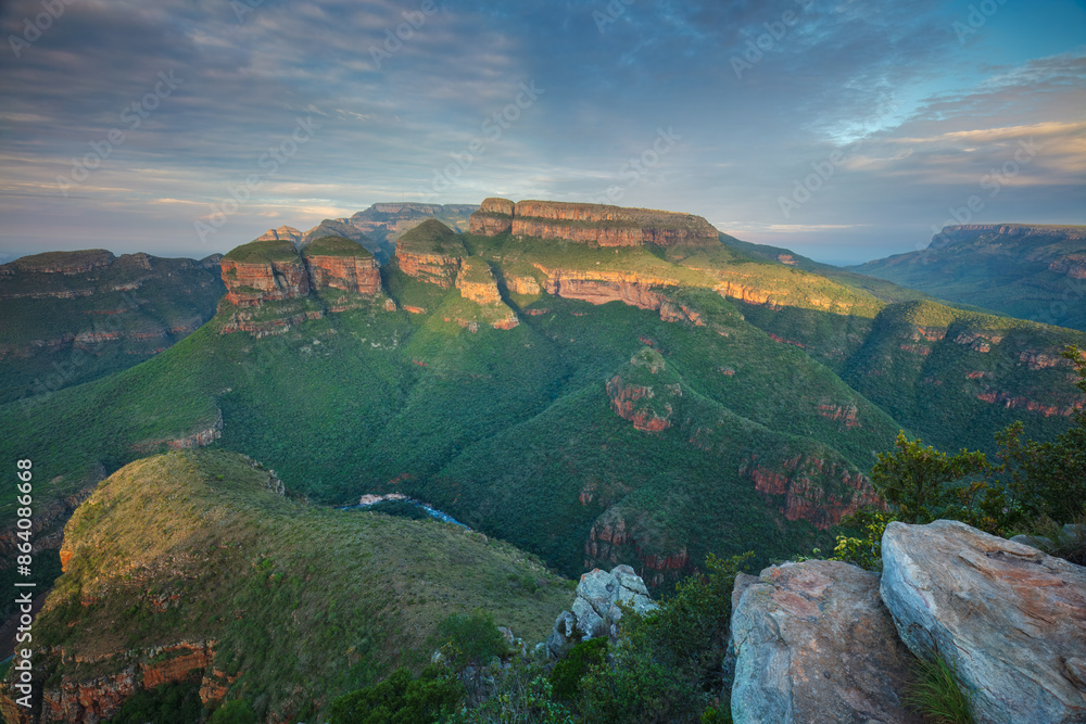 Φωτογραφία Panorama Route South Africa, Blyde river canyon with the three rondavels, impressive view of three rondavels and the Blyde river canyon in south Africa