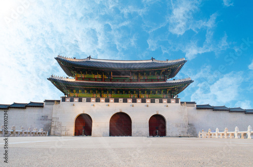 Canvas Print Gyeongbok palace in Seoul City, Gyeongbokgung palace landmark of Seoul, South Korea, Korean wooden traditional house in Gyeongbokgung the main royal palace of Joseon dynasty