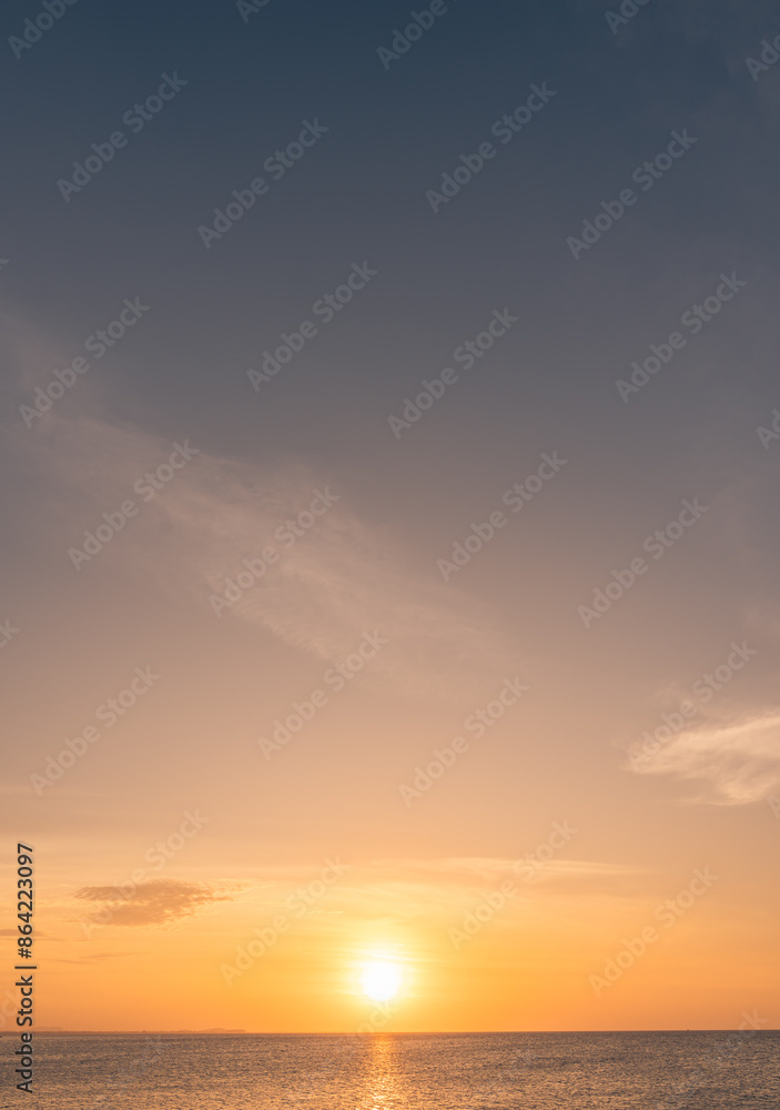 Fototapeta premium sunset vertical over the sea