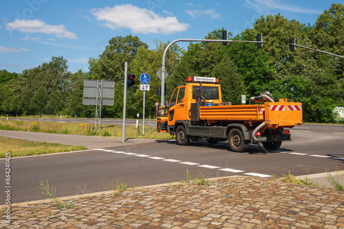 Obraz na płótnie Ein Fahrzeug zur Grünflächenpflege w salonie