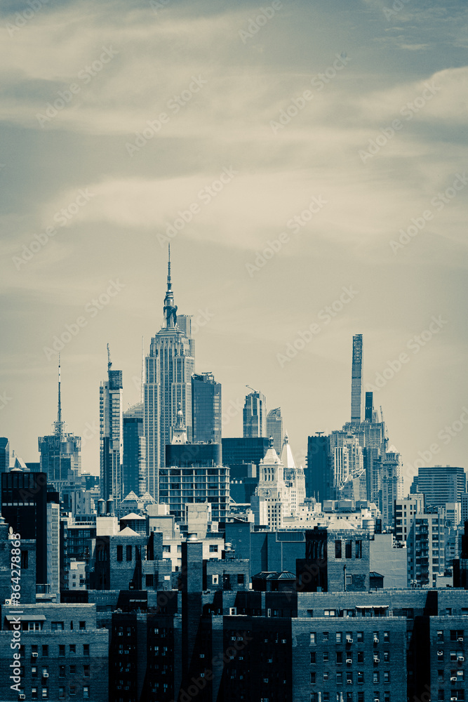 Naklejka premium New York City buildings and sunset sky 