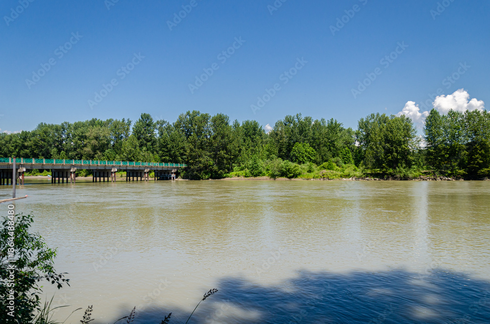 Obraz premium Fraser River at Langley Fort, Canada, BC.
