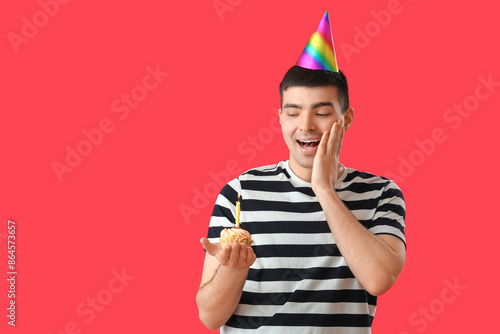 Happy young man with birthd...