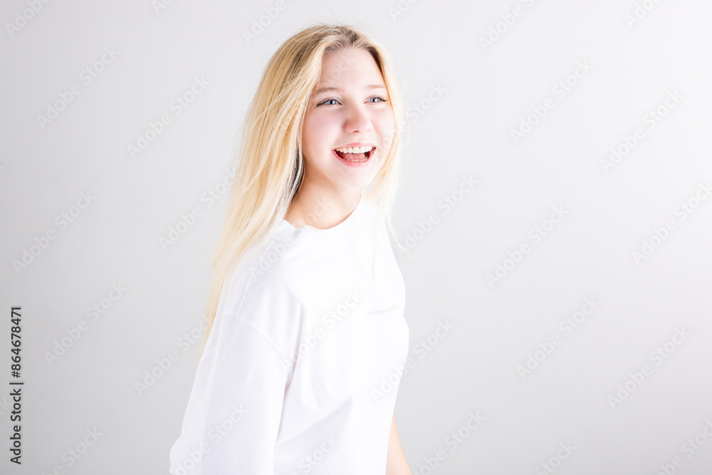 笑顔の金髪女性 blonde woman 笑顔の金髪女性 blonde woman