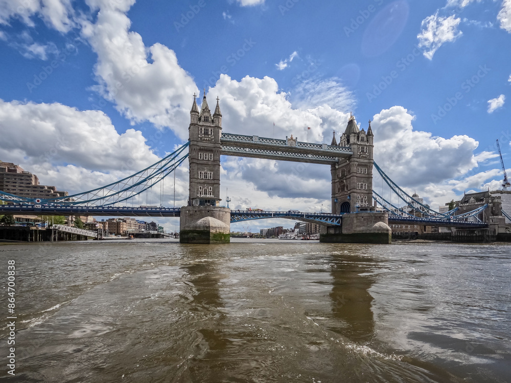 Obraz premium london tower bridge in london on a sunny day