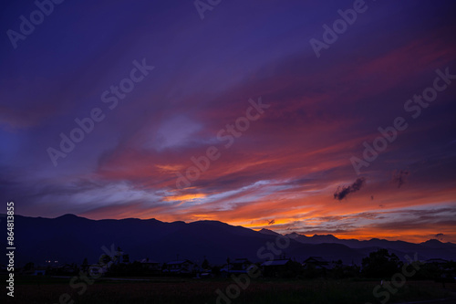 夕暮れ時の空と自然風景