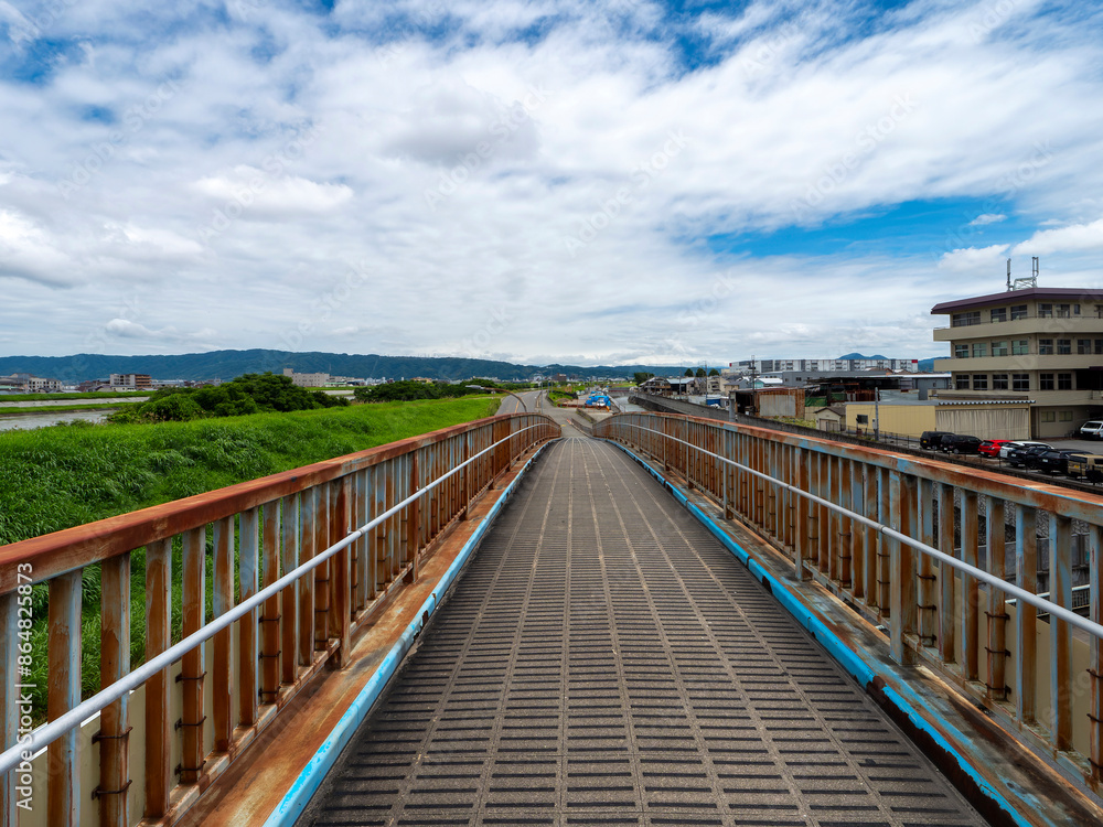 第一新明治橋の歩道と大和川沿いの景色 第一新明治橋の歩道と大和川沿いの景色