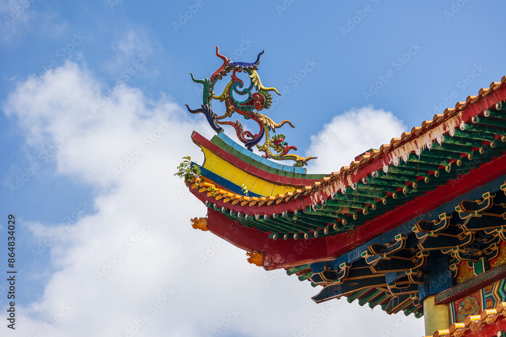Fototapeta premium Beautiful architecture roof Chinese temple with clear blue sky