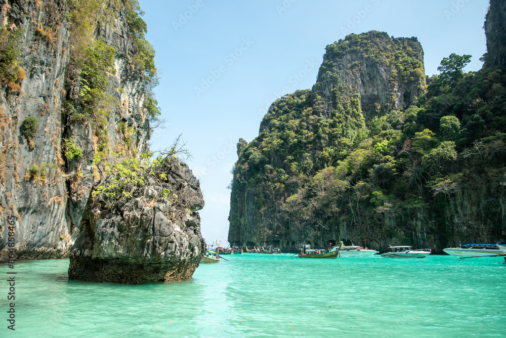 プーケットから訪れることのできるピピ諸島の絶景 プーケットから訪れることのできるピピ諸島の絶景