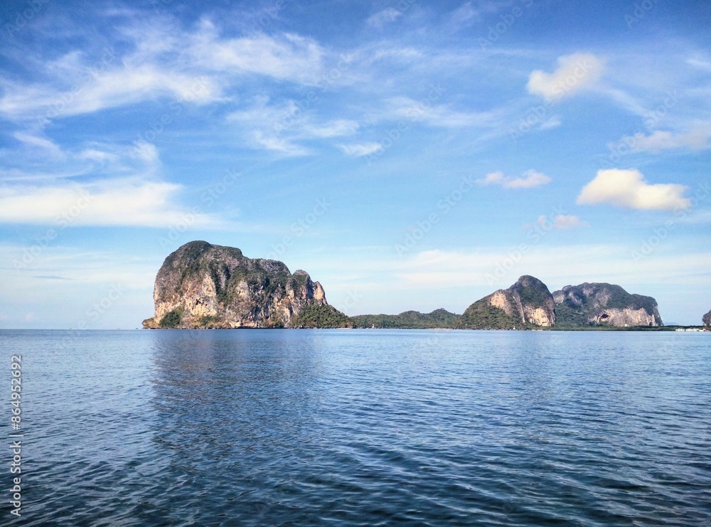 Naklejka premium island in the sea