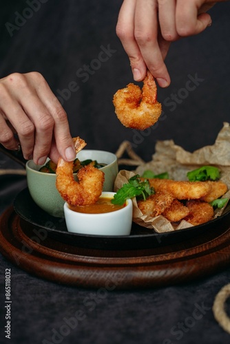 shrimps in tempura with souse 