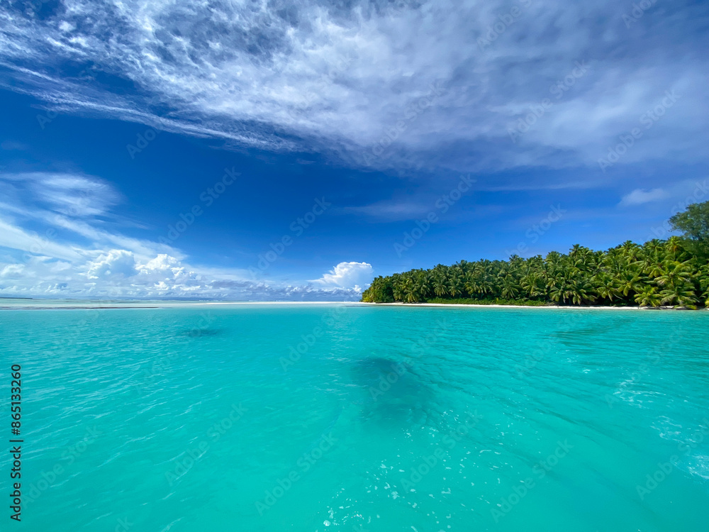 Fototapeta premium Beautiful seascapes of Seychelles islands with sun and turquoise waters