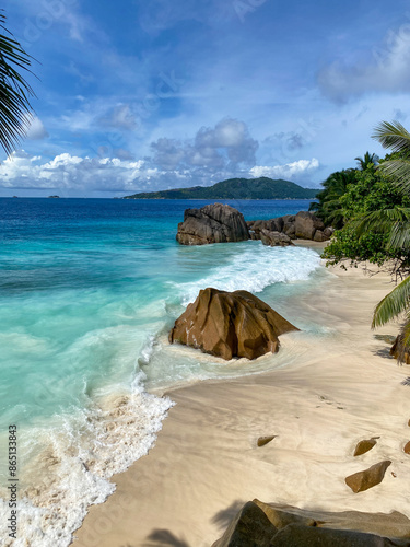 Quadro su tela Beautiful seascapes of Seychelles islands with sun and turquoise waters