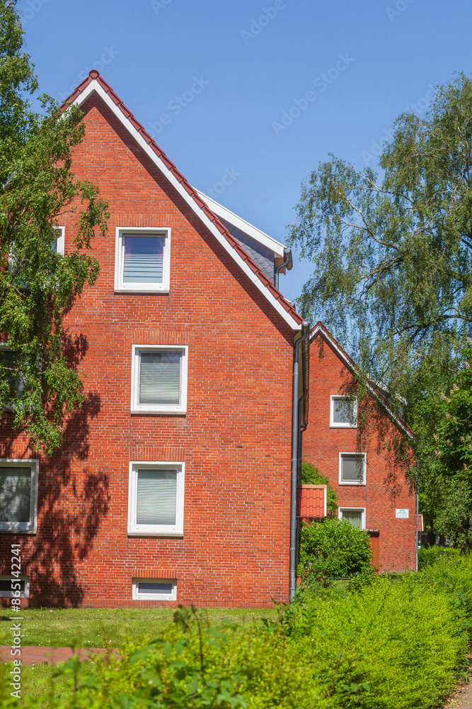 Modernes Wohngebäude aus Backstein, Leer, Ostfriesland, Niedersachsen, Deutschland Modernes Wohngebäude aus Backstein, Leer, Ostfriesland, Niedersachsen, Deutschland