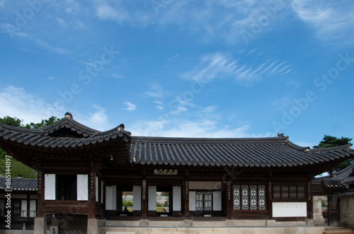 Elegant roof tiles of a Korean palace under the blue sky.푸른 하늘 아래 한국궁궐의 우아한 기와