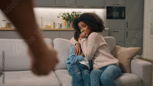 Cuadro en lienzo Domestic violence African American ethnic family