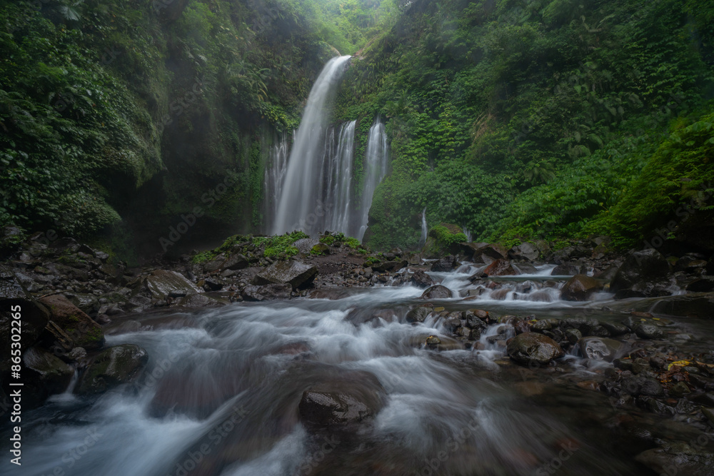 Fototapeta premium beautiful Tiu Kelep Waterfall in lombok, Indonesia