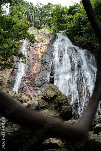 Obraz na płótnie Stunning view of a girl in front of Na Muang Waterfall, Koh Samui, Thailand. w salonie
