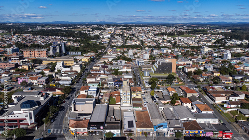 Foto Image using drone, on a sunny day, of the central region of the city of Araucara, located close to Curitiba, capital of the state of Parana, southern Brazil