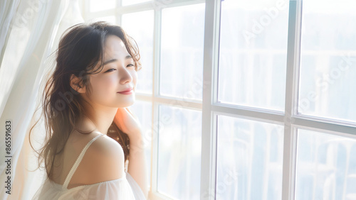 朝の窓際に立つ女性 Free Download 朝の窓際に立つ女性 - GFXLoad