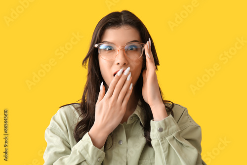 Surprised young woman in ey...
