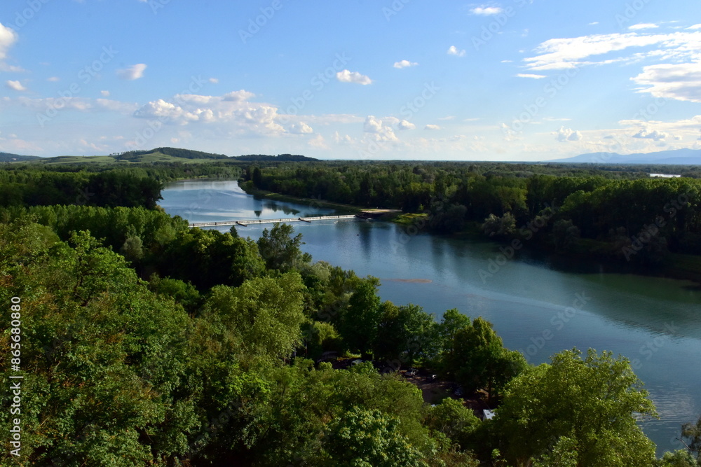 Der Rhein in Sasbach in einem regenreihen Frühjahr Der Rhein in Sasbach in einem regenreihen Frühjahr