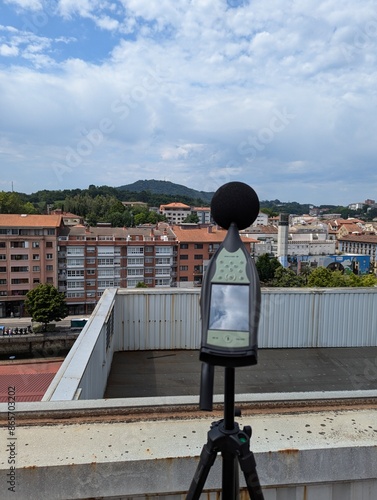 Medición de ruido ambiental en industria