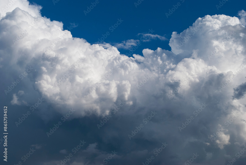 Fototapeta premium dramatic clouds on the eve of a thunderstorm