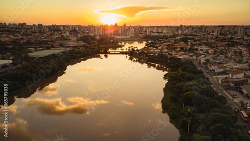 Vista aérea de drone da represa municipal de São José do Rio Preto ao pôr-do-sol com reflexos no céu nas águas tranquilas photo