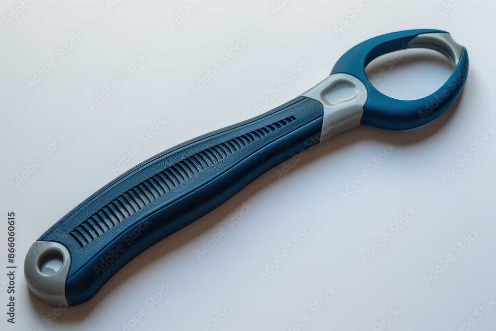 Obraz premium A blue and silver toothbrush with a blue handle