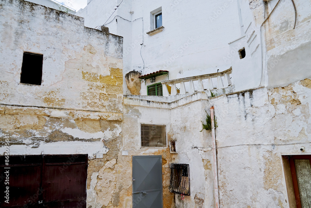 Il centro storico e la gravina di Massafra, Taranto, Puglia. Italia Il centro storico e la gravina di Massafra, Taranto, Puglia. Italia