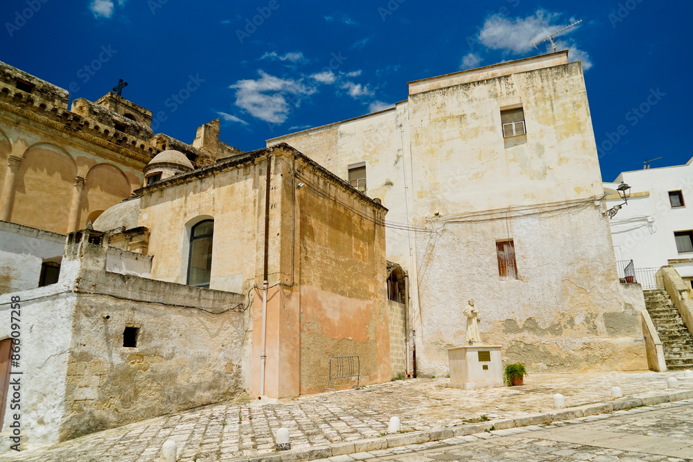 Il centro storico e la gravina di Massafra, Taranto, Puglia. Italia Il centro storico e la gravina di Massafra, Taranto, Puglia. Italia