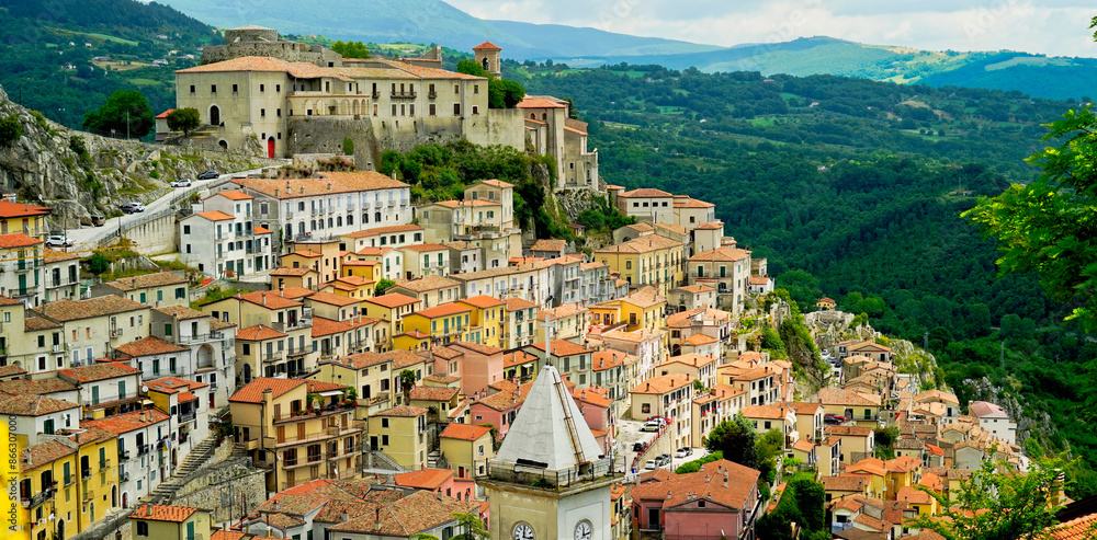Fototapeta premium Panoramica del borgo antico di Muro Lucano, Potenza, Basilicata. Italia