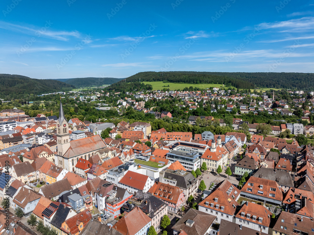 Luftbild von der Kernstadt, Stadtzentrum, von Tuttlingen mit der evangelischen Stadtkirche St. Peter und Paul Luftbild von der Kernstadt, Stadtzentrum, von Tuttlingen mit der evangelischen Stadtkirche St. Peter und Paul
