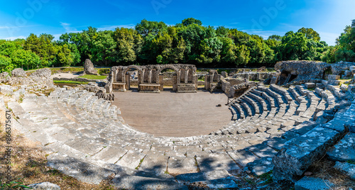 Fotografie A panorama view from the upper seatsl of the Roman amphitheatre  at Butrint, Alb