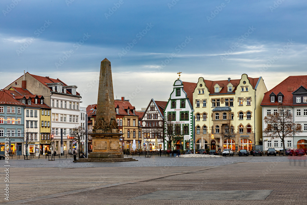 Obraz premium The old city center of the cathedral square in Erfurt