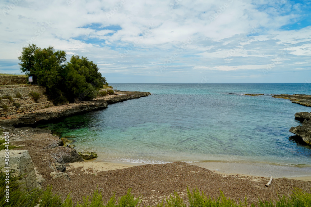 la baia del parco archeologico di Ignazia che ospita i resti dell'antica città romana. Bari, Puglia. Italia la baia del parco archeologico di Ignazia che ospita i resti dell'antica città romana. Bari, Puglia. Italia